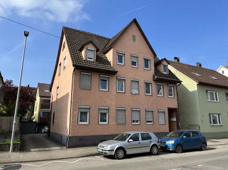 Zwerchgiebel - Haus kaufen in Kirchheim unter Teck - vermietetes 3-Familienhaus in Kirchheim