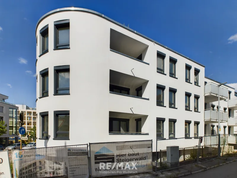 Ansicht Süd - Wohnung mieten in Leonberg - Exklusives Stadthaus Leonberg: 3 Zimmer Süd/Ost Eckbalkon bodentiefe Dusche