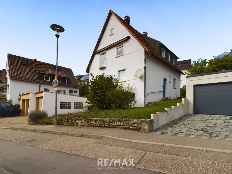 Hausansicht - Haus kaufen in Weinstadt - 2 Familienhaus in Weinstadt-Schnait