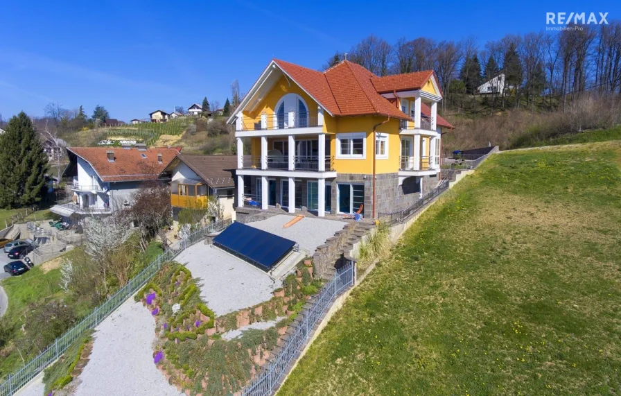 Hausansicht - Haus kaufen in Varazdinske Toplice - Traumhaus mit Pool, Sauna und Fitnessraum in Kroatien!