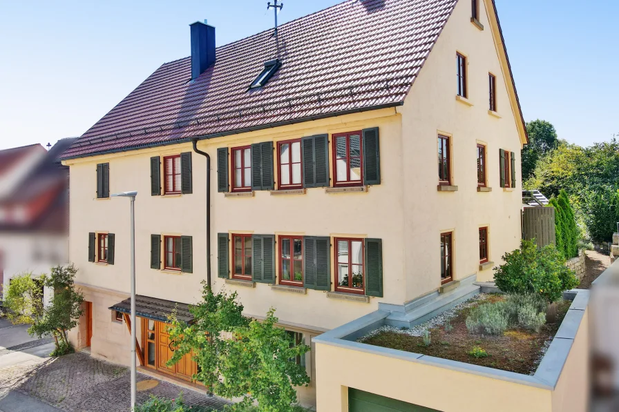 Hausansicht - Haus kaufen in Burgstetten - Vielfältige Möglichkeiten in historischem Ambiente – Exklusiv im Bieterverfahren