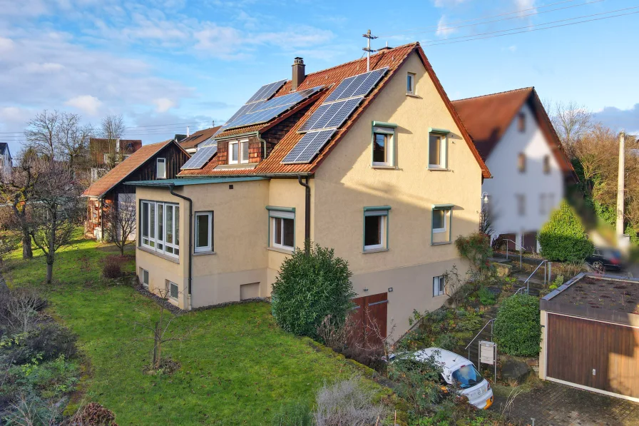 Westansicht - Haus kaufen in Heilbronn - Großzügiges Familienhaus mit Gartenidylle und vielseitigen Nutzungsmöglichkeiten