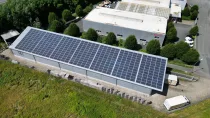 Drohne Südseite mit PV-Anlage