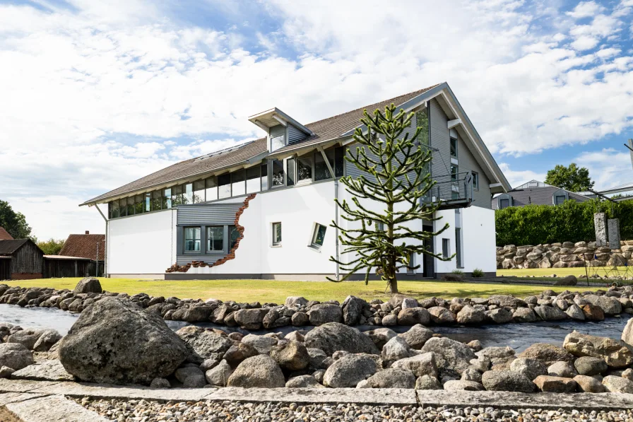 Ansicht Haus aussen2 - Haus kaufen in Fallingbostel - Atemberaubende Architektenvilla - ein Haus, das es kein zweites Mal gibt.