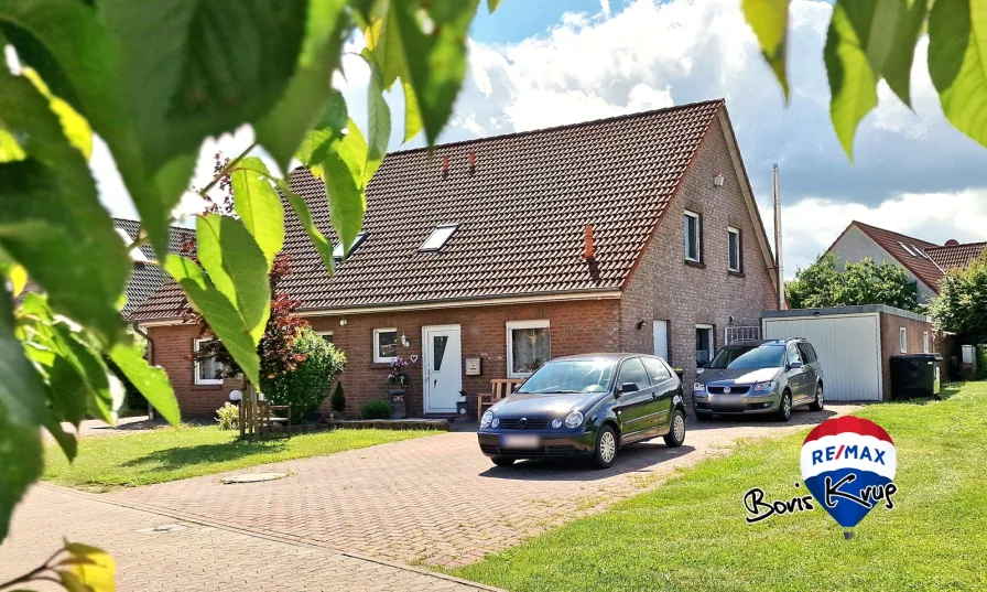 Straßenansicht - Haus kaufen in Ahlden (Aller) - OHNE KÄUFERPROVISION:Energieeffiziente Doppelhaushälfte in Ahlden