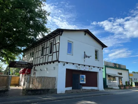 Ansicht von der Straße - Haus kaufen in Munster - Gewerbeobjekt + Wohntrakt und Pizzeria in zentraler Lage