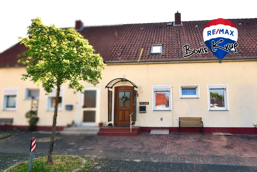 Straßenansicht - Haus kaufen in Walsrode - Reihenmittelhaus in Benefeld