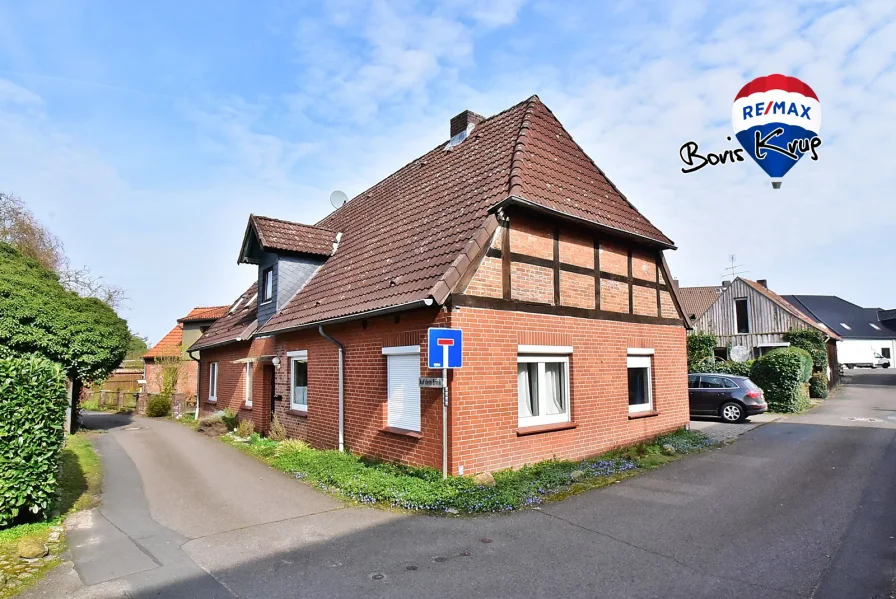 Straßenansicht - Haus kaufen in Hodenhagen - Kleines Grundstück - großes Haus mit Einliegerwohnung