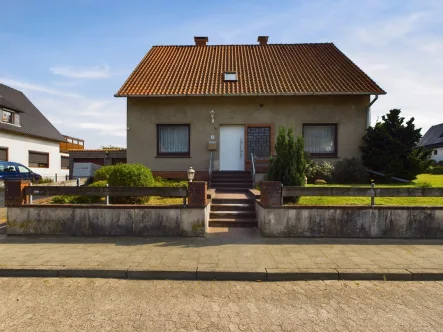 Ansicht Straße - Haus kaufen in Fallingbostel - Verkauft - Teilsaniertes Zweifamilienhaus - kurzfristig verfügbar!