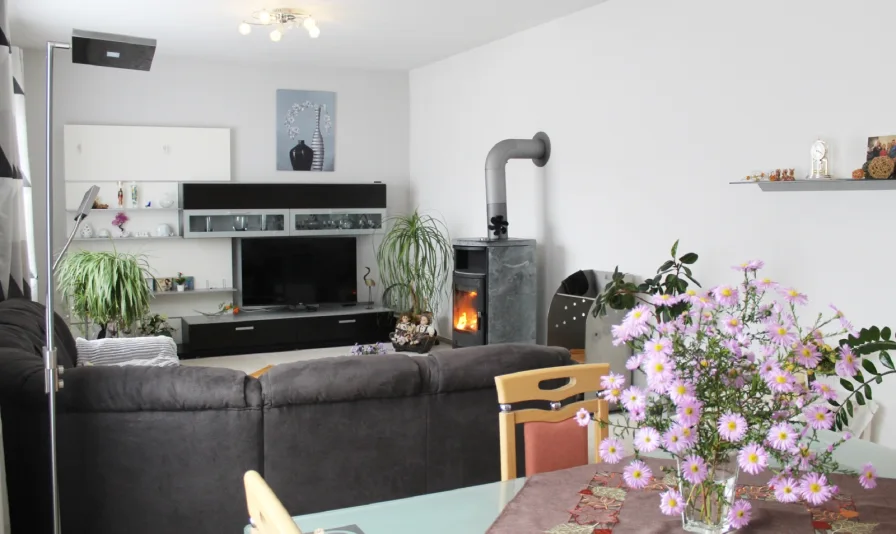 Wohnzimmer - - Haus kaufen in Rethem (Aller) - Das Feuer für Ihren neuen  Wohntraum brennt bereits.Energiekennwert 94,3 kWh/(m²*a)