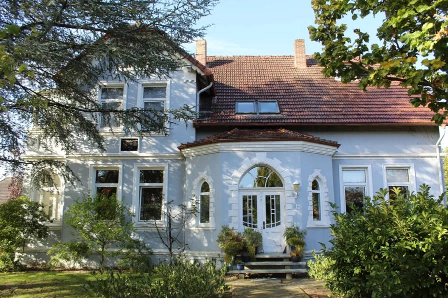  - Haus kaufen in Bücken - **Großzügiges Mehrfamilienhaus im Villenstil**