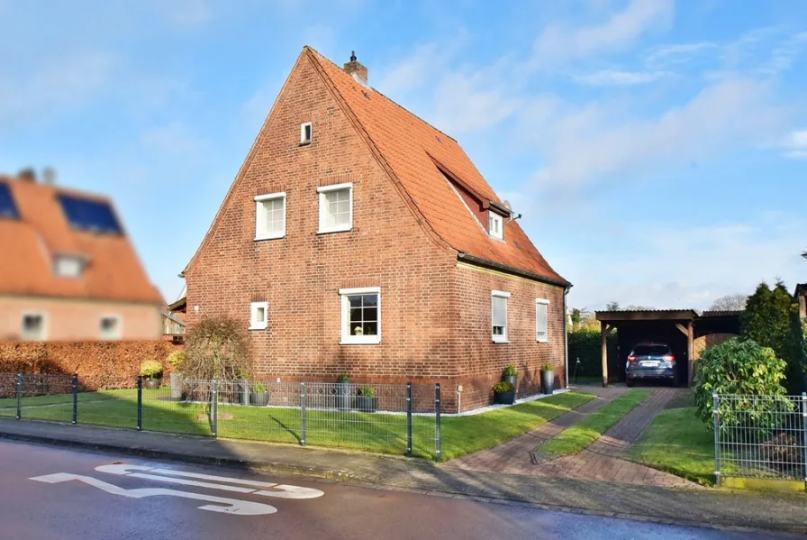 Straßenansicht - Haus kaufen in Hodenhagen - OHNE KÄUFERPROVISION: Gepflegtes Einfamilienhaus in Hodenhagen