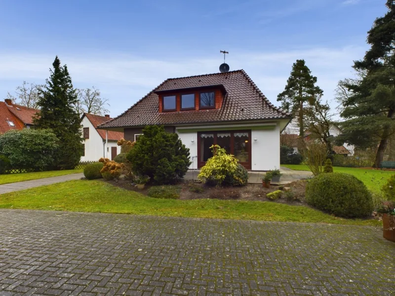 Titelbild - Haus kaufen in Rethem (Aller) - Reserviert - Bungalow mit großem Grundstück