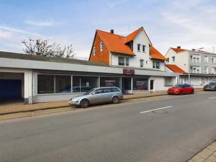 Frontansicht - Haus kaufen in Bad Harzburg - Großes Gewerbeobjekt mit Wohnteil und Bauland