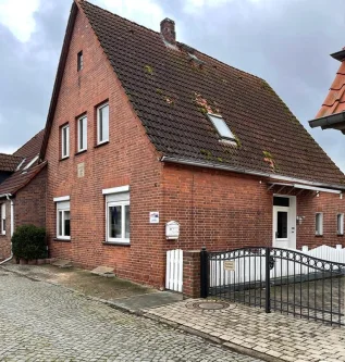  - Haus kaufen in Drakenburg - Zweifamilienhaus mit Ausbaureserve und  Scheune.