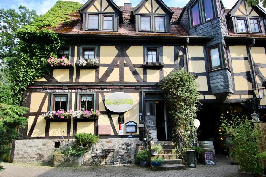 Vorderansicht - Haus kaufen in Schotten - Wunderschönes Fachwerkhaus mit  3 FW und vielseitigem Nutzungspotential im Herzen der Vulkanregion