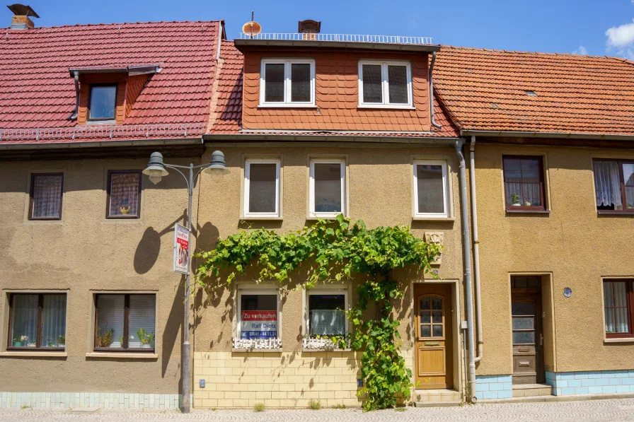 Außenansicht - Haus kaufen in Bürgel - Reihenmittelhaus mit separatem Gartengrundstück in Bürgel