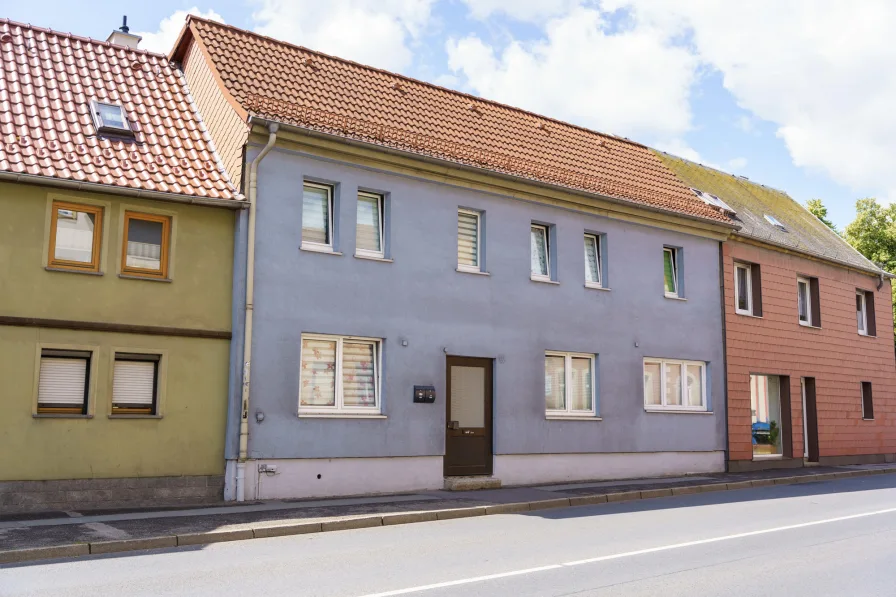 Straßenansicht - Haus kaufen in Saalfeld/Saale - Saniertes, voll vermietetes Mehrfamilienhaus im Stadtzentrum von Saalfeld