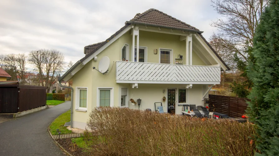 Außenansicht mit Balkon