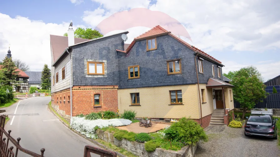 Außenansicht - Haus kaufen in Egelsdorf - Fachgerecht saniertes Bauernhaus mit zwei Wohneinheiten und viel Nebengelass in Dröbischau/Egelsdorf
