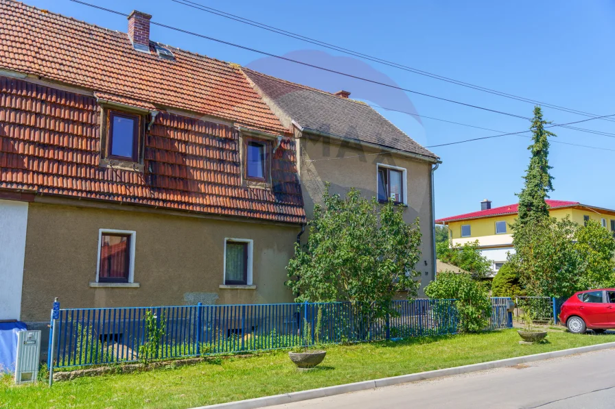 Vorderansicht - Haus kaufen in Schöngleina - Großes Einfamilienhaus mit riesigem Garten in Ortsrandlage von Schöngleina