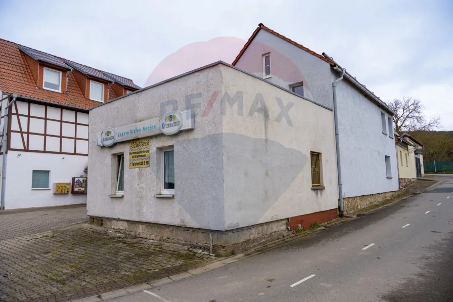 Vorderansicht - Haus kaufen in Uhlstädt-Kirchhasel - Perfekte Kapitalanlage - Haus mit 35 m² Dachterrasse und 2 Stellplätzen in Engerda