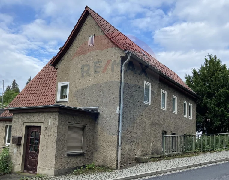 Straßenansicht - Haus kaufen in Camburg - Mehrgenerationen Wohnhaus mit 128 m² Wohnfläche am Fuße der Burg in Camburg mit viel Ausbaupotential