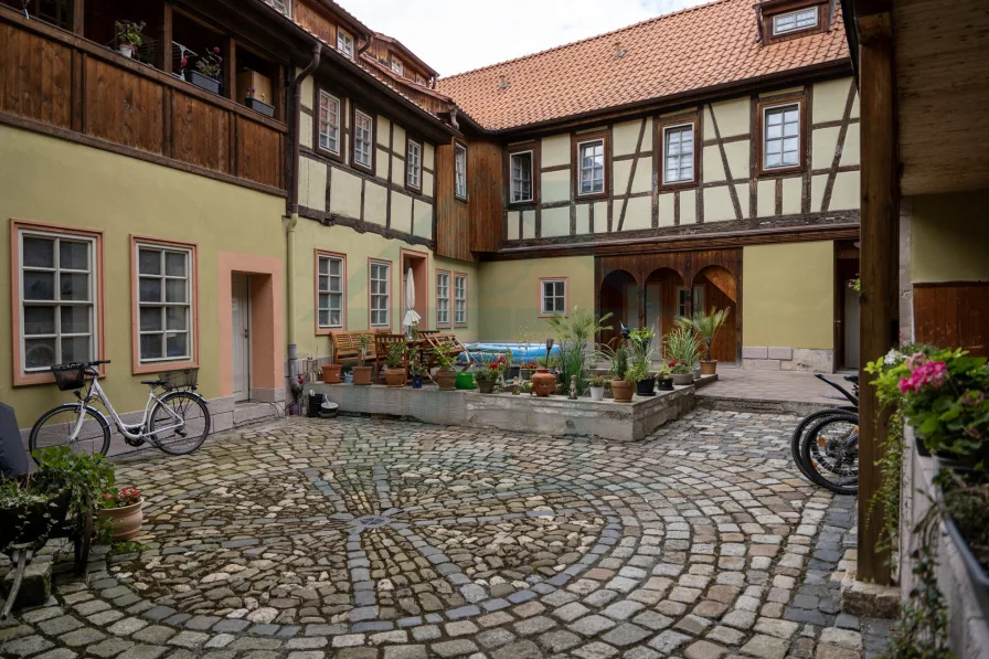 Innenhof - Wohnung mieten in Kahla - Großzügige Zweiraumwohnung in Stadtnaher Lage