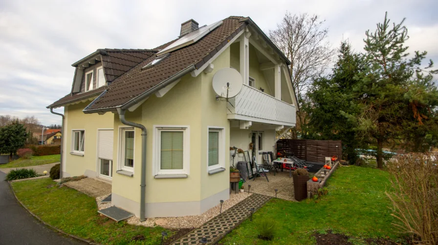 Außenansicht - Haus kaufen in Hermsdorf - Attraktives Zweifamilienhaus mit Einliegerwohnung in beliebter Wohnlage von Hermsdorf