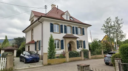  - Wohnung mieten in Staufen - Kernsanierte Maisonette-Wohnung mit Garten in einer repräsentativen Villa +++ RE/MAX Weil am Rhein +++