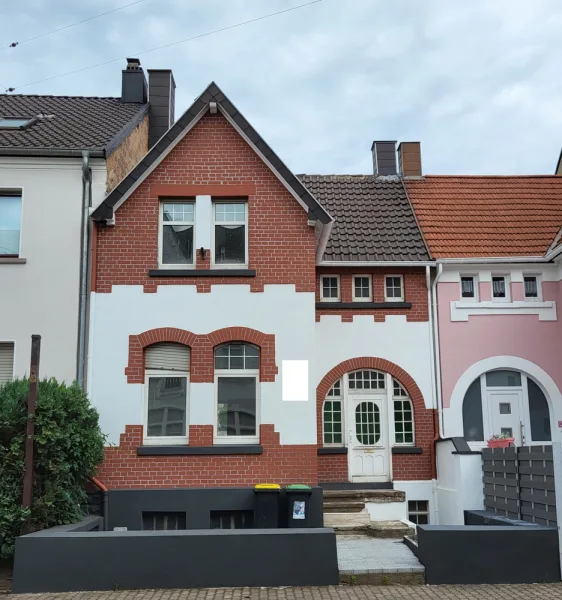 Frontansicht - Haus kaufen in Dillingen/Saar - Schönes Mansardenhaus in zentraler Lage von Dillingen