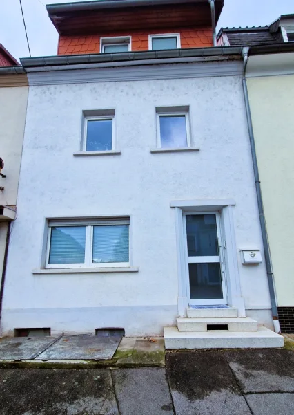  - Haus kaufen in Dillingen/Saar - Attraktives, kernsaniertes Reihenhaus mit 4 Zi., Kü., 2 Bädern auf 105m² WFL in Dillingen-Diefflen