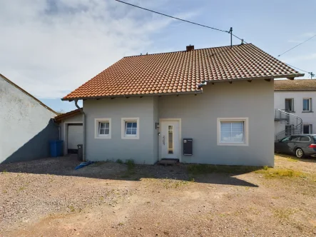  - Haus kaufen in Merzig - Merzig-OT: Wunderschönes Familienheim, ca. 190 m² Wfl., mit luxuriösem Touch und hohem Freizeitwert