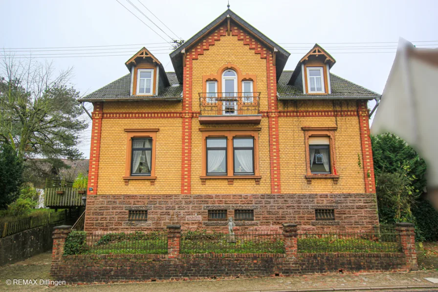  - Haus kaufen in Quierschied - Repräsentatives, attraktives aber renovierungsbedürftiges Zweifamilienhaus, 240 m² Wfl., Quierschied