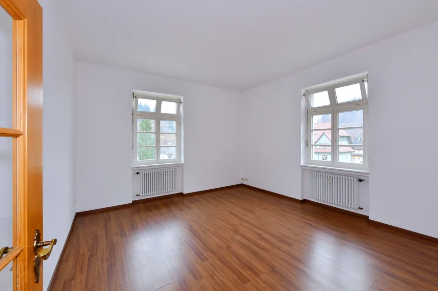 Zimmer 4 - Wohnung kaufen in Zell im Wiesental - REDUZIERT: Charmante 4-Zimmer Wohnung mit Balkon, EBK und 2 Stellplätzen