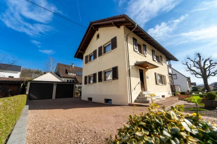 Außenansicht  - Haus kaufen in Wehr - Charmantes Einfamilienhaus mit viel Potenzial!