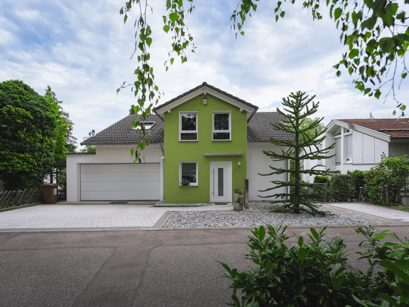  - Haus kaufen in Schorndorf - Moderner Wohntraum mit unverbaubarem Ausblick in Schorndorf-Oberberken: Einfamilienhaus mit Sauna, Garten und Pool