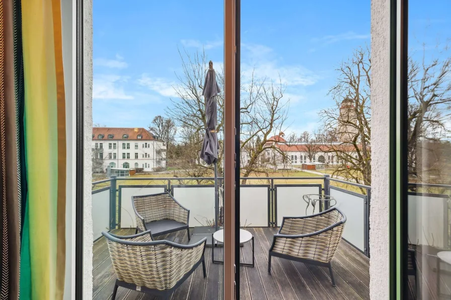 OG Balkon zum Innenhof