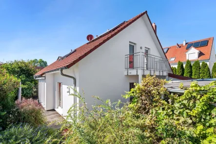 Ansicht Süd-Osten - Haus kaufen in Zolling - Ein Haus voller Möglichkeiten sucht Familie, Paar oder Anleger. Energetisch sehr gut!