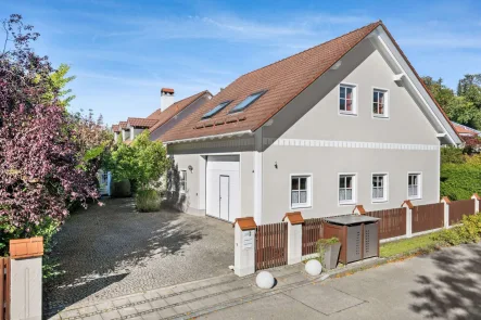 RETUSCHE_Hausansicht Ost - Haus kaufen in Marzling - Sie suchen viel Platz! Optimale Kombi aus Wohnen und Arbeiten mit 100 m² Lager und Einliegerwohnung