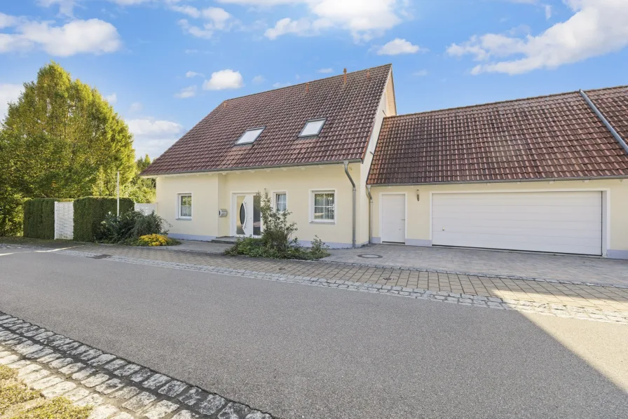  - Haus kaufen in Oettingen - Attraktives Einfamilienhaus mit Doppelgarage in Oettingen!
