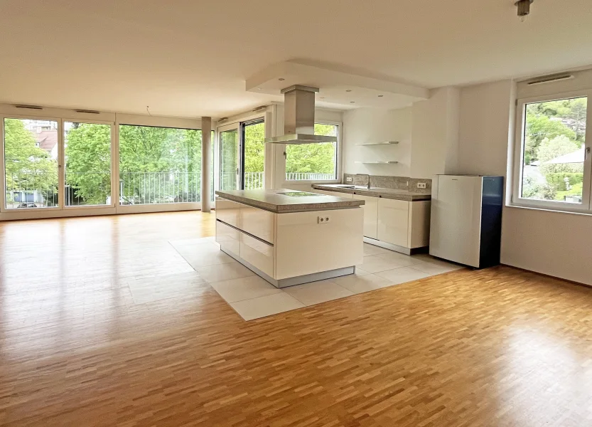 Wohnraum - Wohnung kaufen in Stuttgart - Komfortable 2,5-Zimmer-Wohnung mit Balkon, Fahrstuhl und TG-Stellplatz