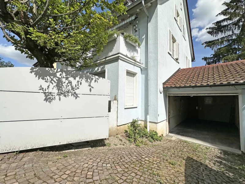 Vorplatz Garage 2