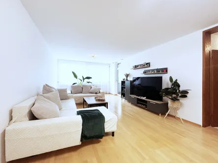  - Wohnung kaufen in Stuttgart - Ruhig gelegene 3-Zimmer-Wohnung mit sonniger Loggia und Garagenstellplatz