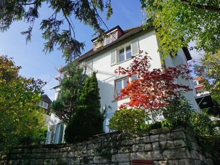 Ansicht von unten - Wohnung mieten in Stuttgart - Charmante 3-Zimmer-Altbau-Wohnung mit Balkon