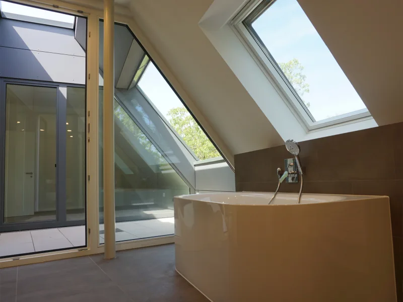 Badezimmer mit Glasfront