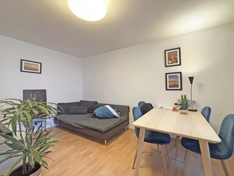 Wohn-/ und Schlafbereich - Wohnung mieten in Stuttgart - 1-Zimmer-Apartment mit Balkon in Stuttgart-Mitte