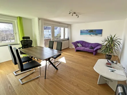 Wohnzimmer - Wohnung kaufen in Stuttgart - Attraktive 2-Zimmer-Wohnung in Toplage