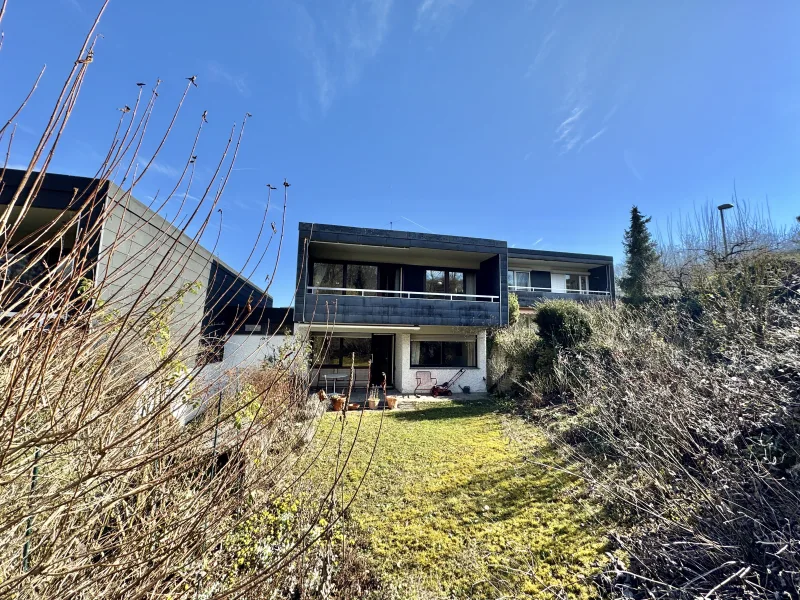 Ansicht - Haus kaufen in Stuttgart - Attraktiver Bungalow direkt am Waldrand