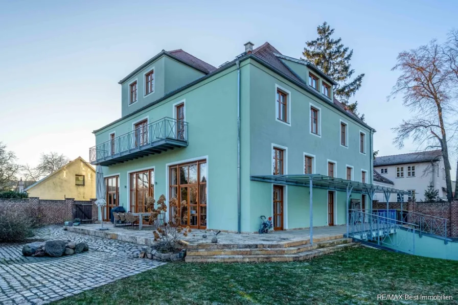 Titelbild - Gastgewerbe/Hotel kaufen in Teltow - Einzigartiges, modernes Stadthaus mit vielfältigen Nutzungsmöglichkeiten